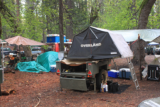 Camping Land Rovers