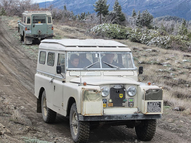 Mendo XX Land Rovers on the trail