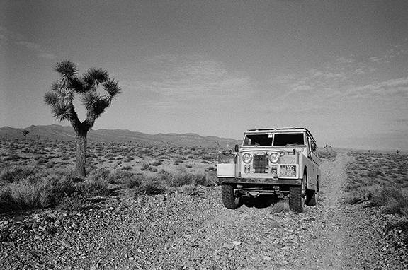 land Rover in Death Valley
